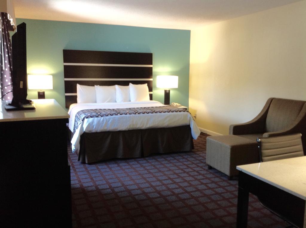 Americas Best Value Inn New London Mystic Habitación foto