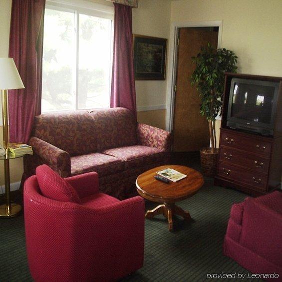 Americas Best Value Inn New London Mystic Habitación foto